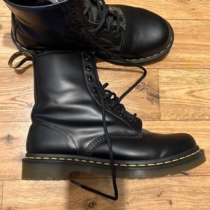black DOC MARTEN boots, hardly worn great condition
